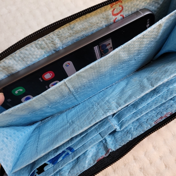 Wallet Recycled Bag Fish Design Zipper Wallet - Picture 2 of 8